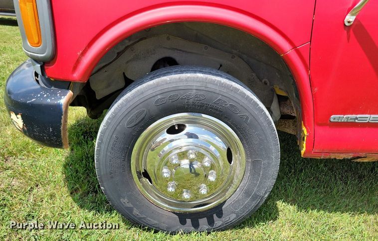 image for item JO9199 1998 GMC Savana 3500 Cargo  box truck