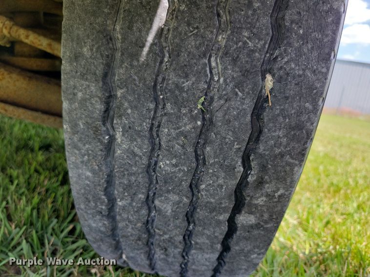 image for item JO9199 1998 GMC Savana 3500 Cargo  box truck