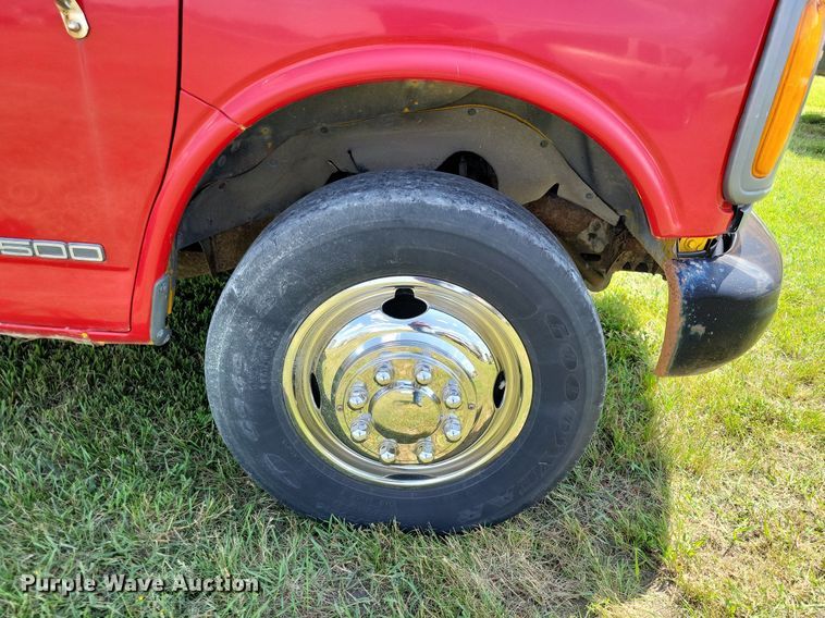 image for item JO9199 1998 GMC Savana 3500 Cargo  box truck