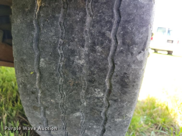 image for item JO9199 1998 GMC Savana 3500 Cargo  box truck