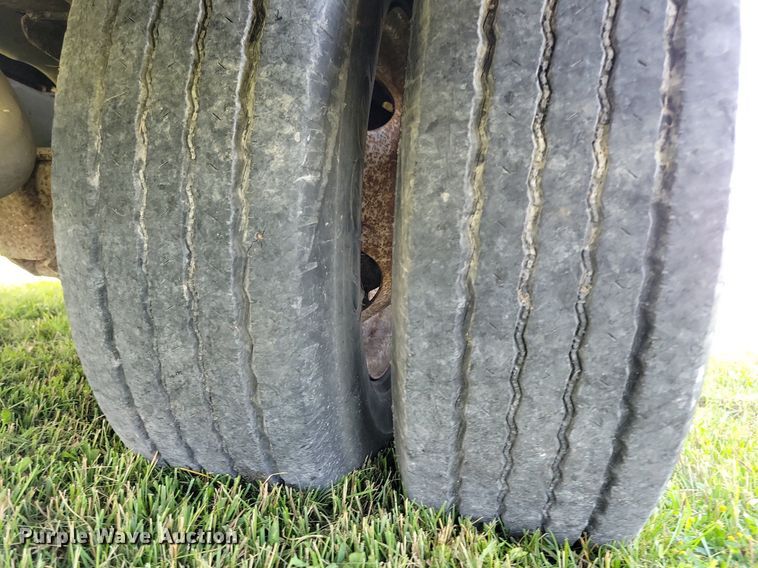 image for item JO9199 1998 GMC Savana 3500 Cargo  box truck