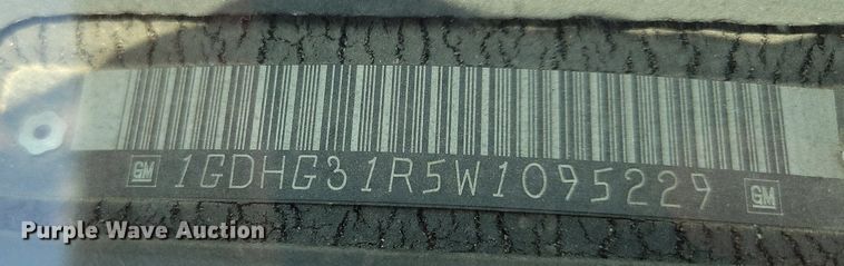 image for item JO9199 1998 GMC Savana 3500 Cargo  box truck