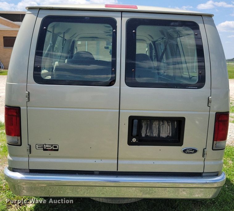 image for item JO9200 2005 Ford E150 XLT  van