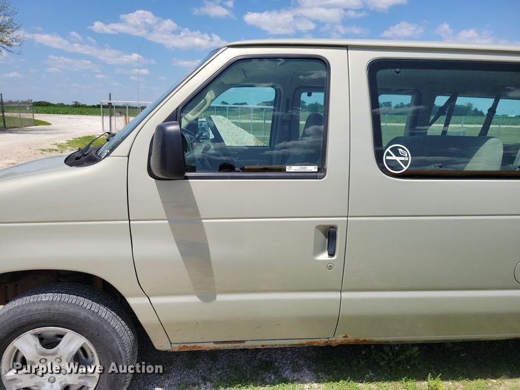 image for item JO9200 2005 Ford E150 XLT  van
