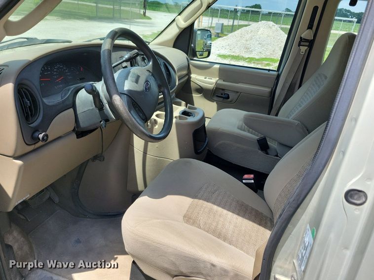 image for item JO9200 2005 Ford E150 XLT  van