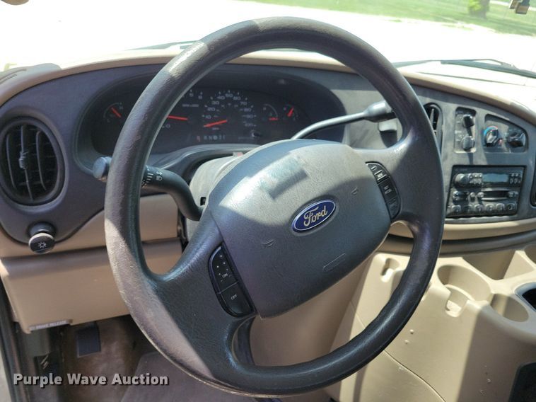 image for item JO9200 2005 Ford E150 XLT  van