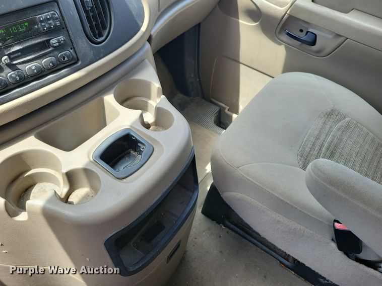 image for item JO9200 2005 Ford E150 XLT  van