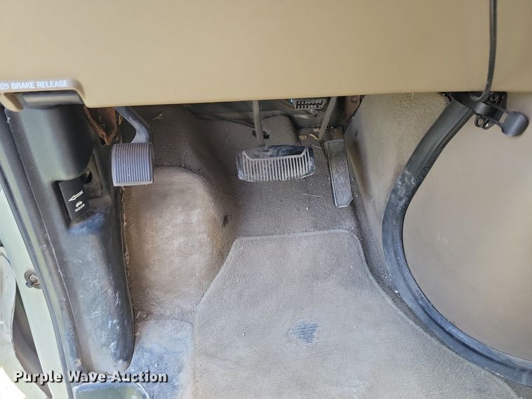 image for item JO9200 2005 Ford E150 XLT  van