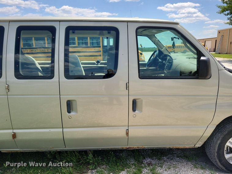 image for item JO9200 2005 Ford E150 XLT  van
