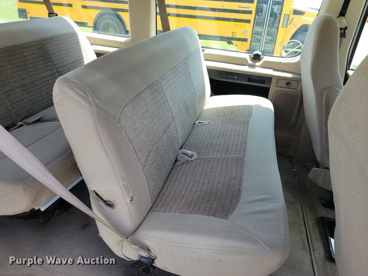 image for item JO9200 2005 Ford E150 XLT  van