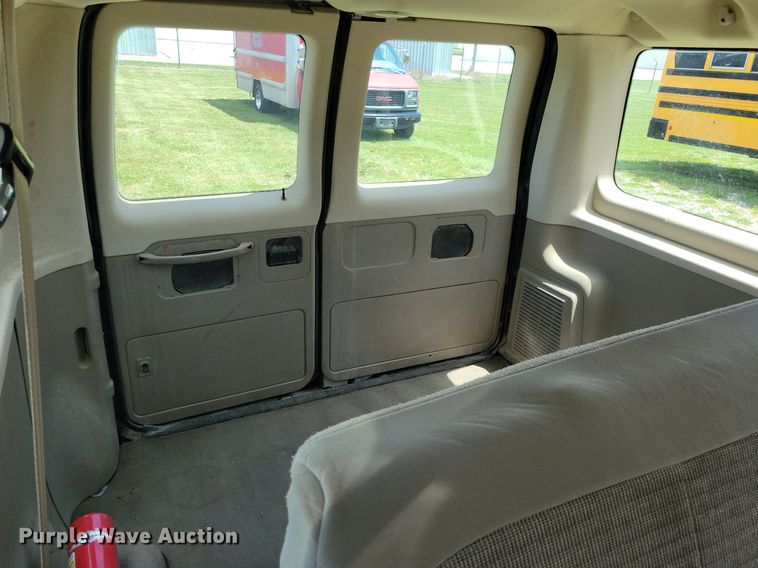 image for item JO9200 2005 Ford E150 XLT  van