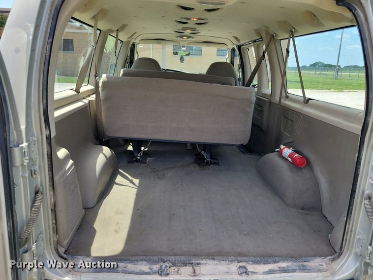 image for item JO9200 2005 Ford E150 XLT  van