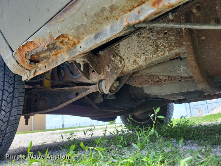 image for item JO9200 2005 Ford E150 XLT  van