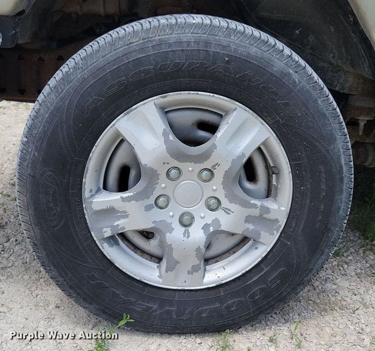 image for item JO9200 2005 Ford E150 XLT  van