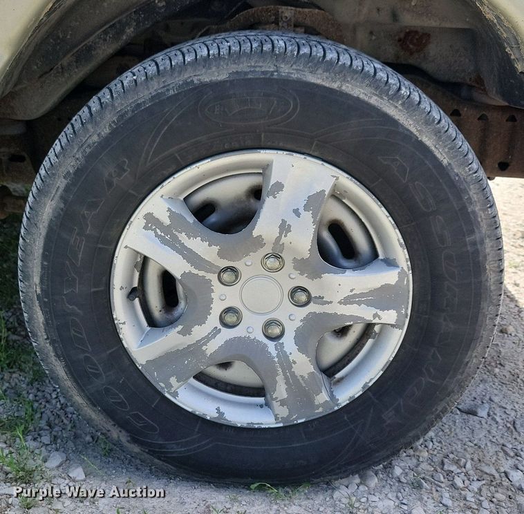 image for item JO9200 2005 Ford E150 XLT  van