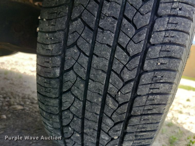 image for item JO9200 2005 Ford E150 XLT  van