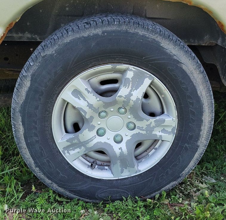 image for item JO9200 2005 Ford E150 XLT  van