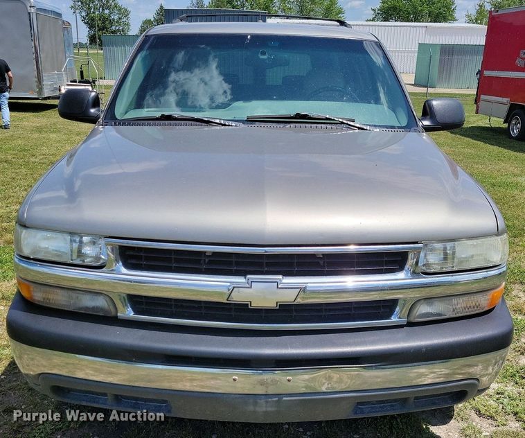 image for item JO9201 2000 Chevrolet Suburban 2500 LS  SUV