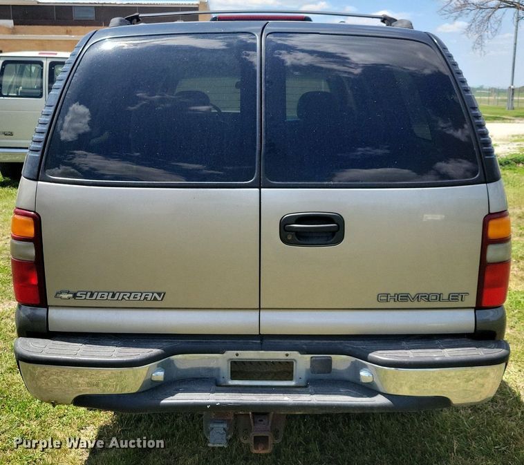 image for item JO9201 2000 Chevrolet Suburban 2500 LS  SUV