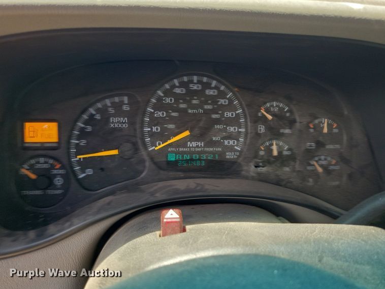 image for item JO9201 2000 Chevrolet Suburban 2500 LS  SUV