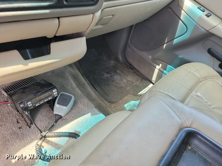 image for item JO9201 2000 Chevrolet Suburban 2500 LS  SUV