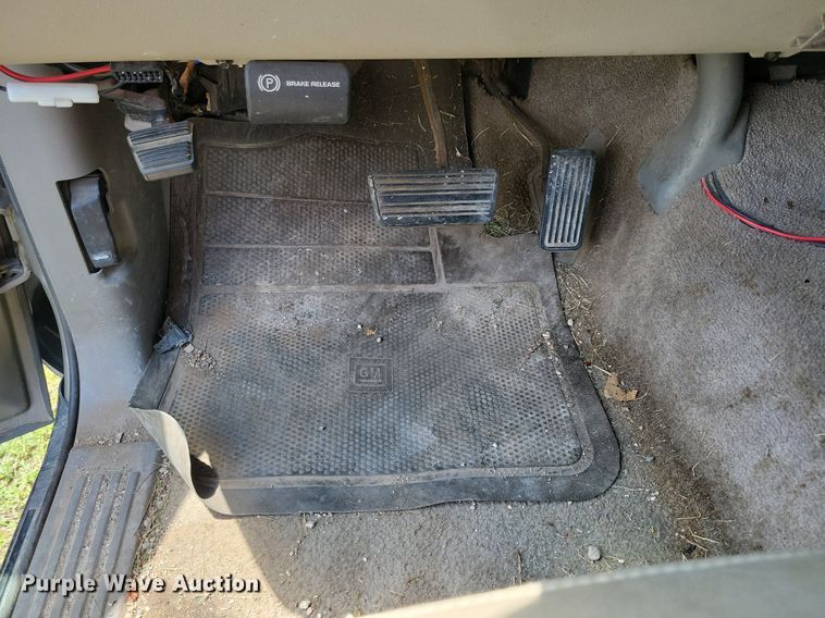 image for item JO9201 2000 Chevrolet Suburban 2500 LS  SUV