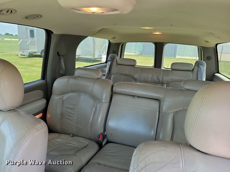 image for item JO9201 2000 Chevrolet Suburban 2500 LS  SUV