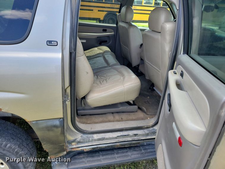 image for item JO9201 2000 Chevrolet Suburban 2500 LS  SUV