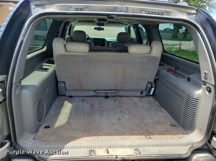 image for item JO9201 2000 Chevrolet Suburban 2500 LS  SUV