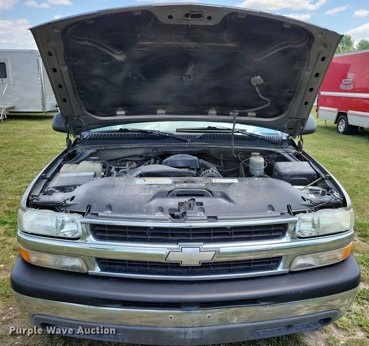 image for item JO9201 2000 Chevrolet Suburban 2500 LS  SUV