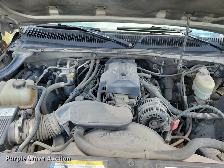 image for item JO9201 2000 Chevrolet Suburban 2500 LS  SUV