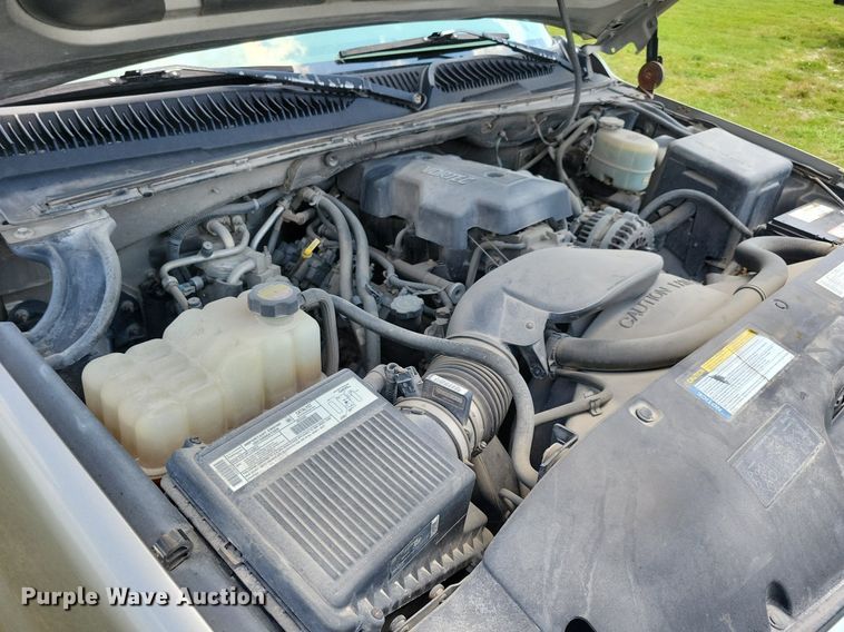 image for item JO9201 2000 Chevrolet Suburban 2500 LS  SUV