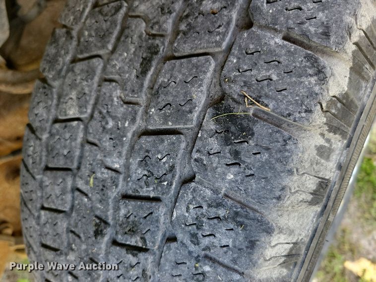 image for item JO9201 2000 Chevrolet Suburban 2500 LS  SUV