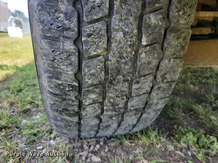 image for item JO9201 2000 Chevrolet Suburban 2500 LS  SUV