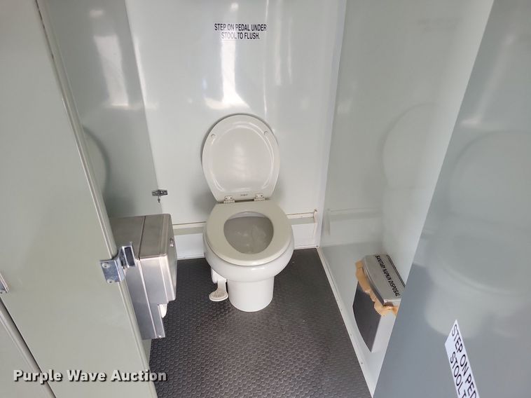 image for item JO9202 2010 Forest River  restroom trailer