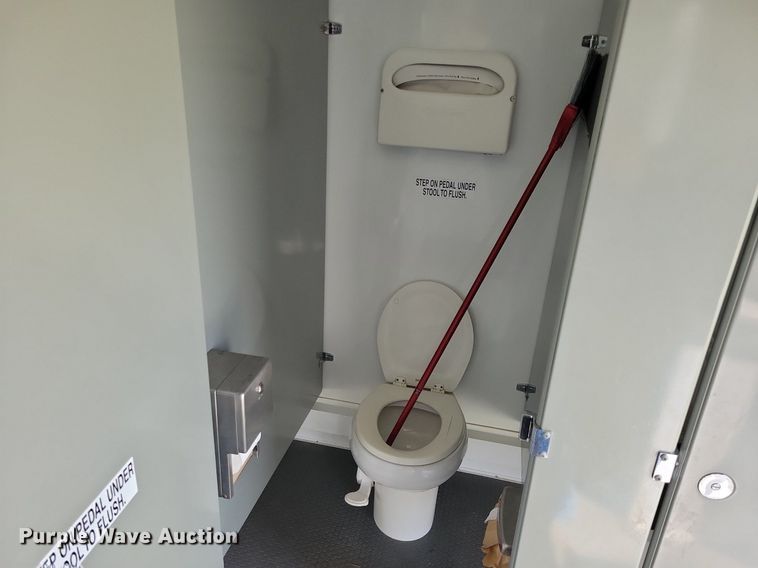 image for item JO9202 2010 Forest River  restroom trailer