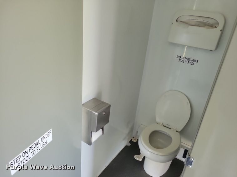 image for item JO9202 2010 Forest River  restroom trailer