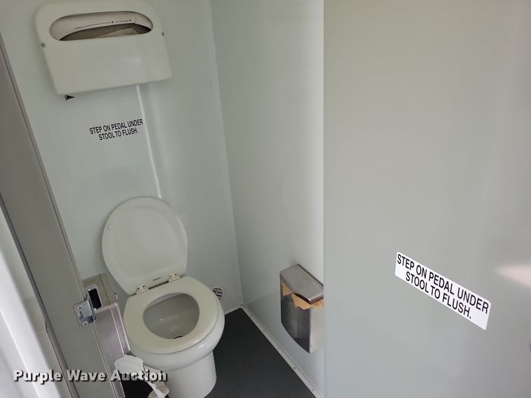 image for item JO9202 2010 Forest River  restroom trailer