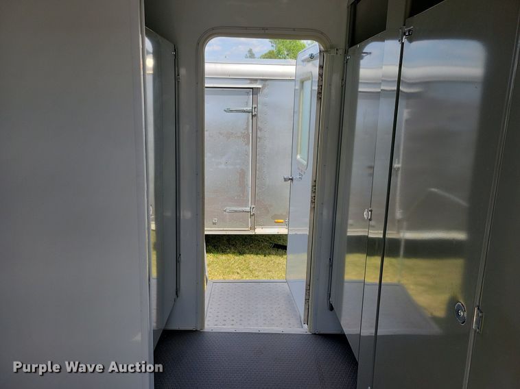 image for item JO9202 2010 Forest River  restroom trailer