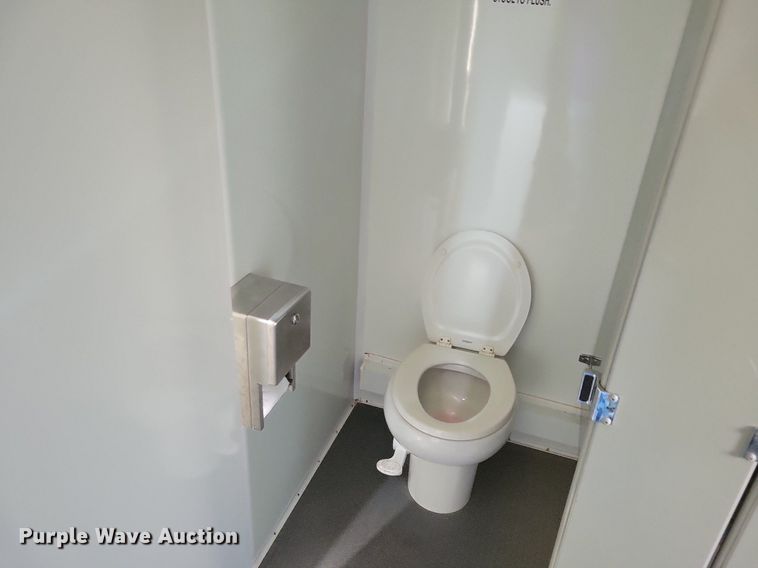 image for item JO9202 2010 Forest River  restroom trailer