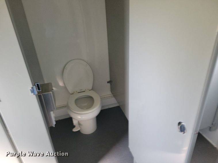 image for item JO9202 2010 Forest River  restroom trailer