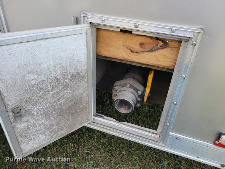 image for item JO9202 2010 Forest River  restroom trailer