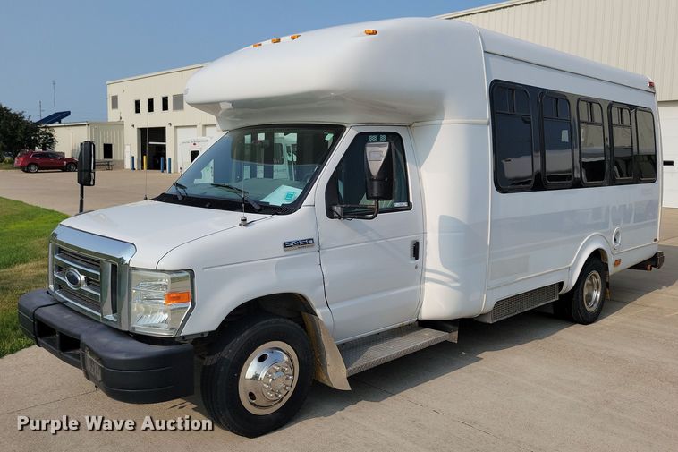 image for item JO9206 2010 Ford E450  shuttle bus