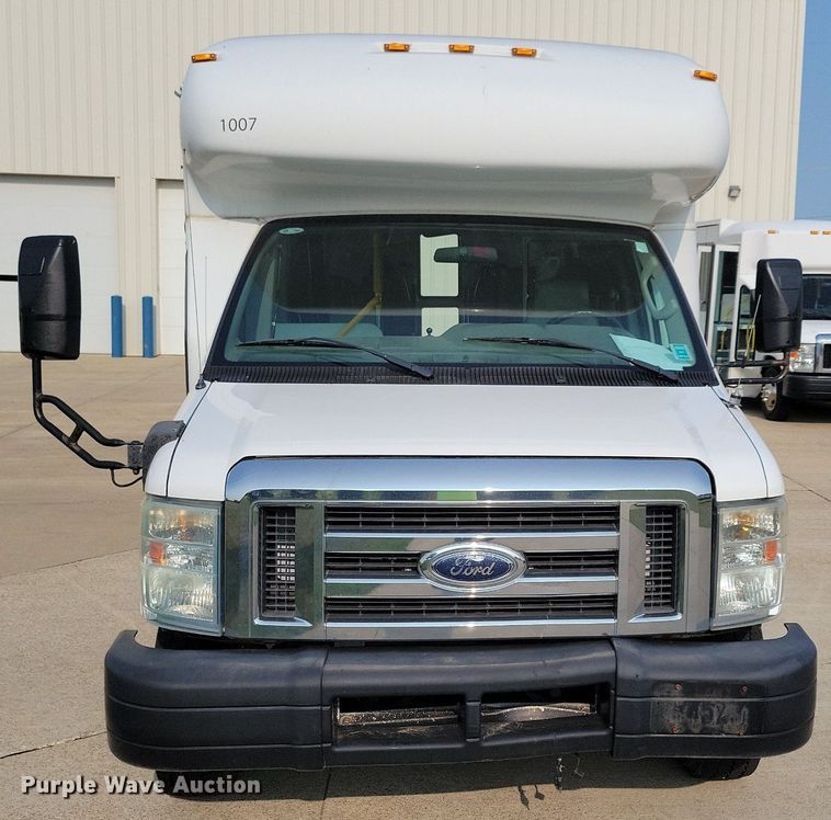 image for item JO9206 2010 Ford E450  shuttle bus