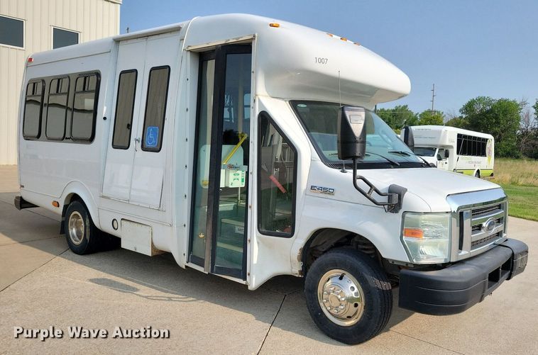 image for item JO9206 2010 Ford E450  shuttle bus