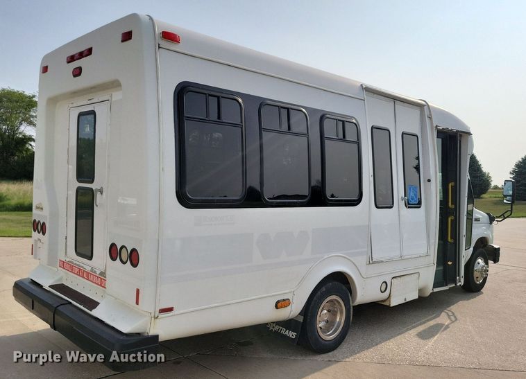 image for item JO9206 2010 Ford E450  shuttle bus