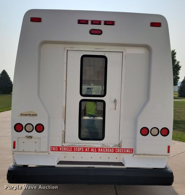 image for item JO9206 2010 Ford E450  shuttle bus