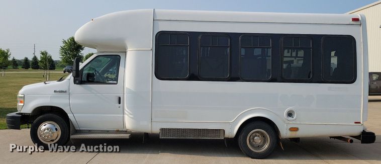 image for item JO9206 2010 Ford E450  shuttle bus