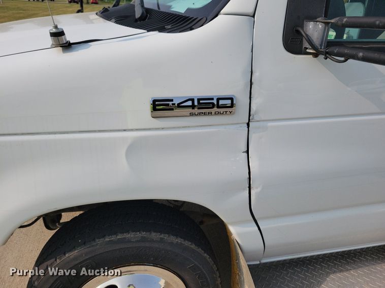 image for item JO9206 2010 Ford E450  shuttle bus