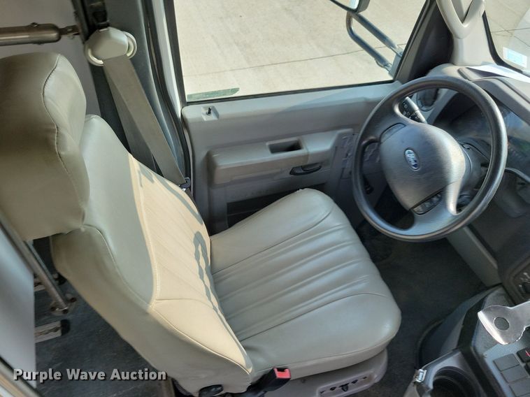 image for item JO9206 2010 Ford E450  shuttle bus